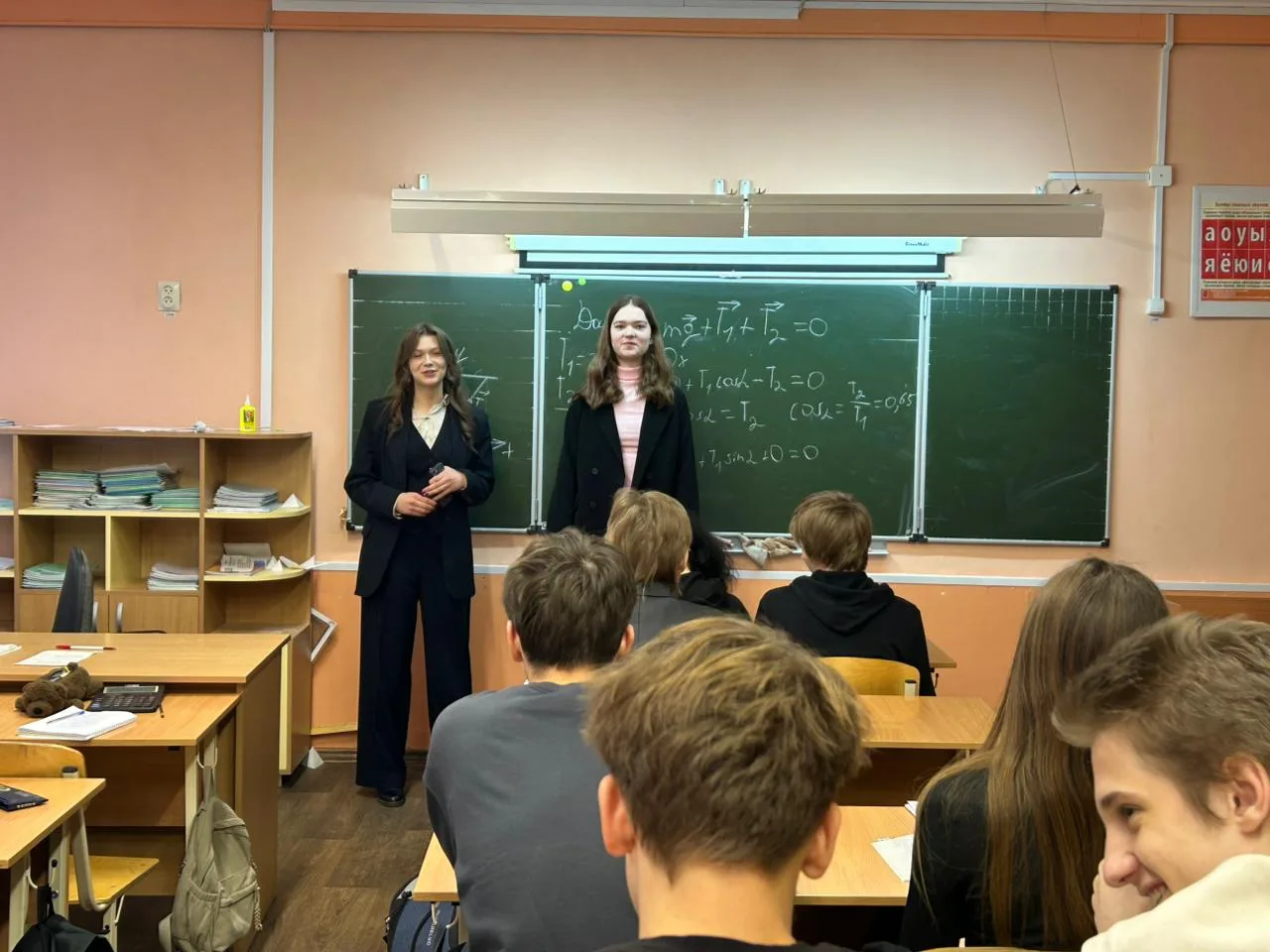 Нашу гимназию посетили студенты Омского государственного финансового Университета.